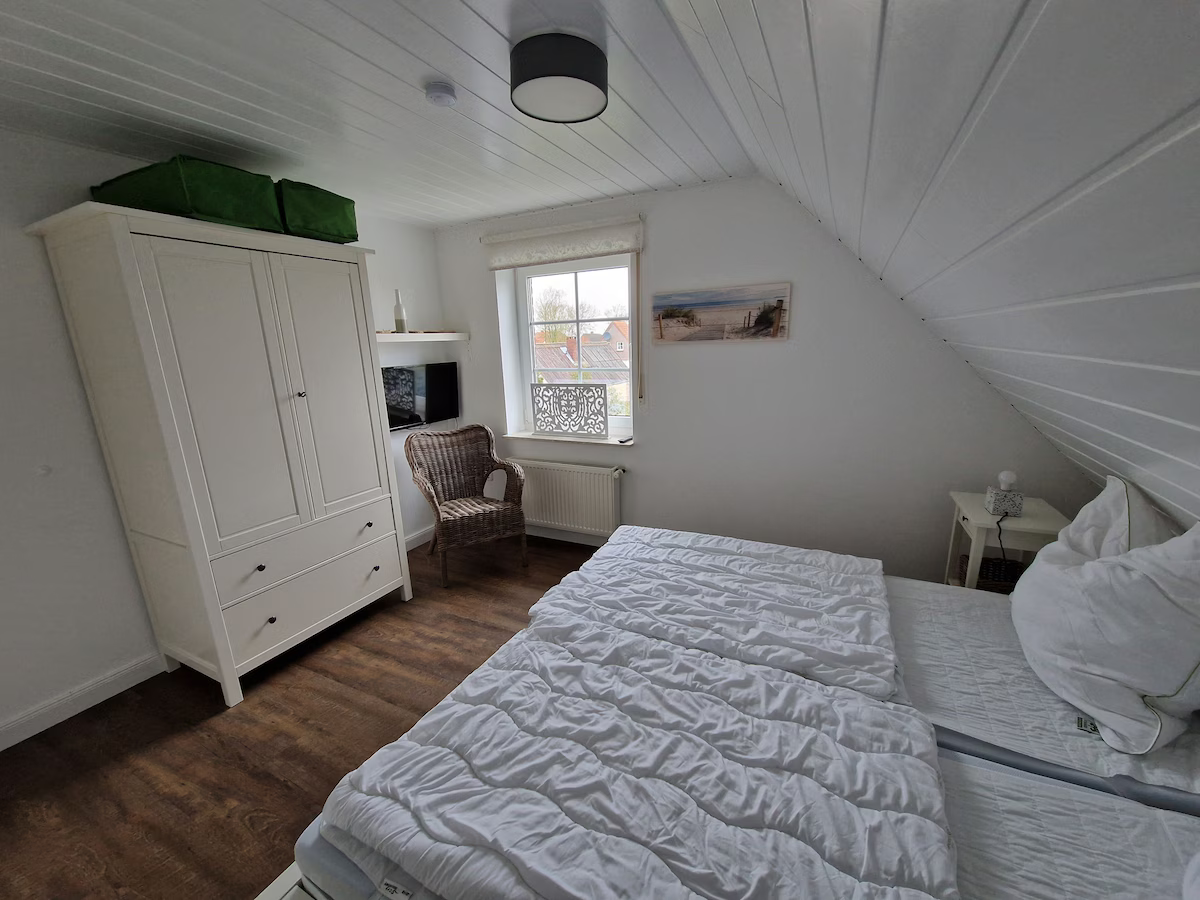 Schlafzimmer 1