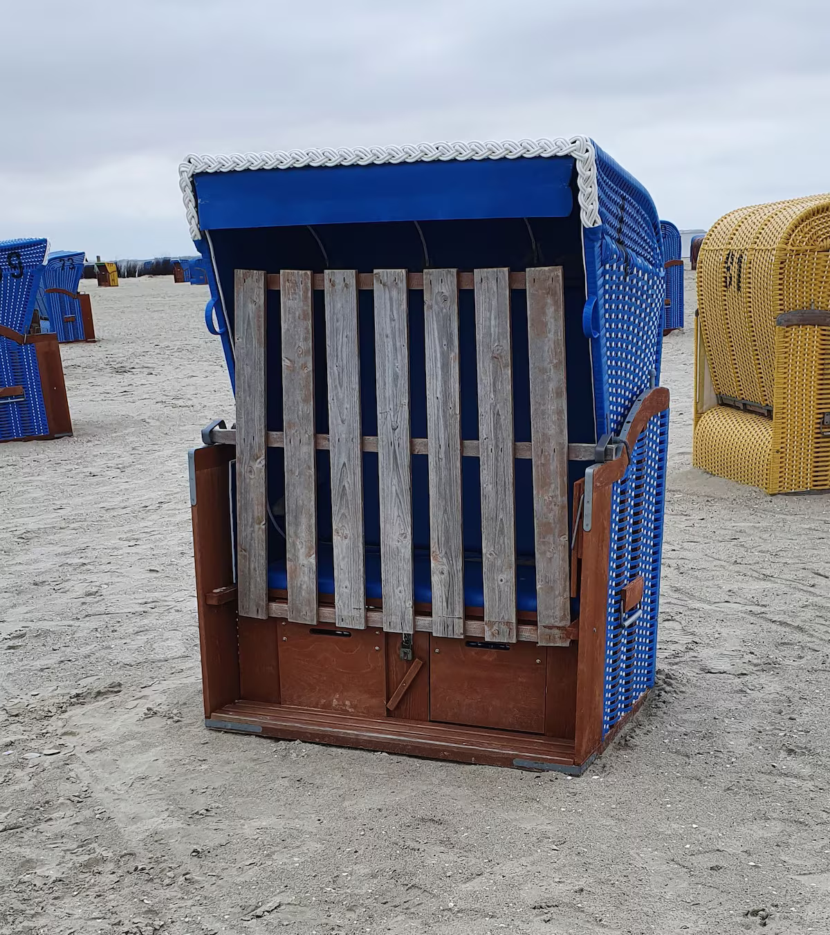 Mietbare Strandkörbe am Strand